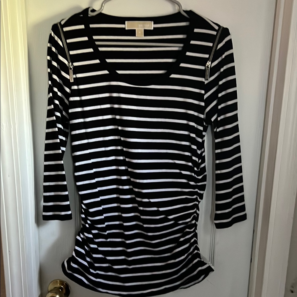 Michael Kors Fitted Black and White Ruched Blouse Friday frenzie sale 🌸